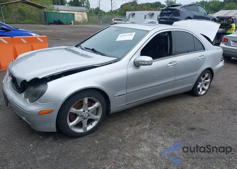 2002 Mercedes-Benz C 320 из США, поврежденный, VIN WDBRF64J92F160601